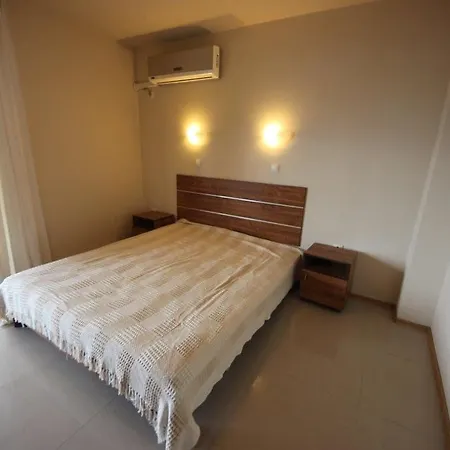 Apartment Hills -