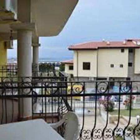 Apartment Hills -