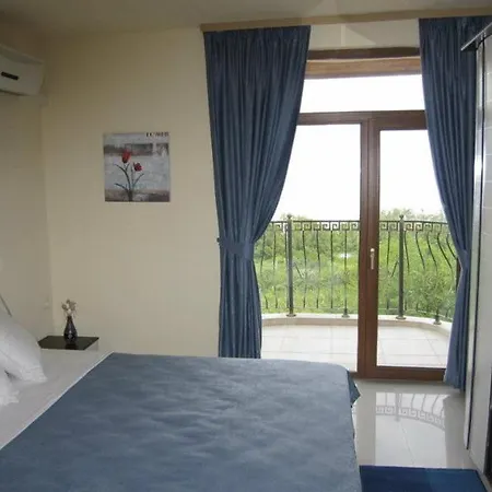 Apartment Hills -